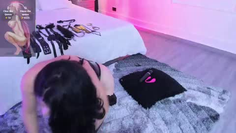 Eiryn Raven online show from June 7, 11:59 am