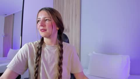 E L A I A online show from March 7, 8:09 pm