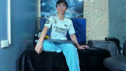 Elan Giralon online show from March 22, 9:08 pm