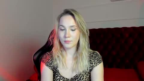 elaravoltage online show from March 25, 5:20 pm