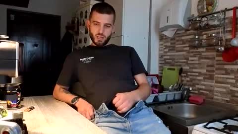 Snapshot of elchapoguzman95 chatting on October 28, 6:47 am elchapoguzman95 online show from October 28, 6:47 am