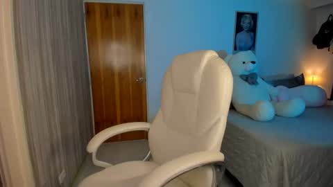 Elena online show from May 29, 7:45 pm