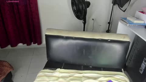 Snapshot of elettra_bennet chatting on October 7, 12:50 am elettra_bennet online show from October 7, 12:50 am