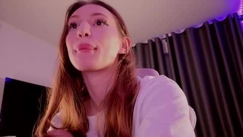 Elfie online show from April 18, 8:31 pm