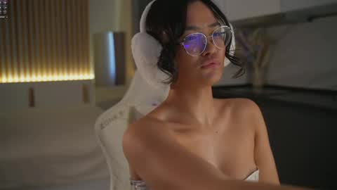 Eli  online show from April 19, 12:06 pm