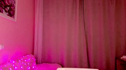 Eliza online show from December 19, 3:24 am