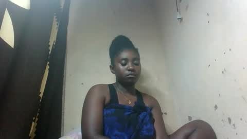 eliannee online show from December 14, 8:04 pm