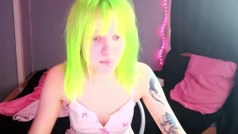 elieiza_xo online show from April 22, 8:54 am