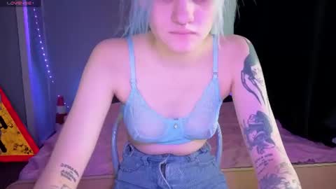 elieiza_xo online show from July 16, 9:01 am