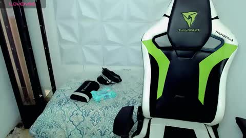 Snapshot of elii_797 chatting on December 11, 1:06 pm bby-santy online show from December 11, 1:06 pm