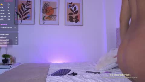 E L I I Z A B E T H   online show from November 17, 12:57 am