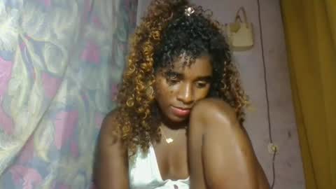 elina981 online show from May 6, 6:36 pm
