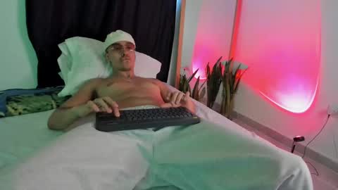 elio_dicaprio online show from November 9, 2:48 am