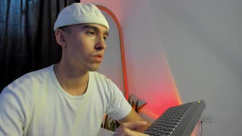 elio_dicaprio online show from November 17, 3:36 pm