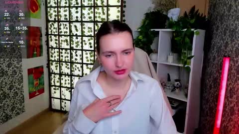 Snapshot of elis_cherry chatting on October 20, 2:27 am Elis  online show from October 20, 2:27 am