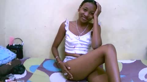 Snapshot of elisa689549 chatting on October 22, 7:37 pm elisa689549 online show from October 22, 7:37 pm
