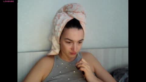 elisa_dove208 online show from December 16, 5:47 am