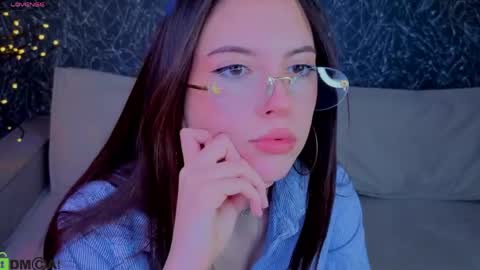 Elise online show from May 17, 5:00 pm