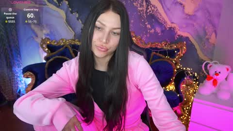 elisevelour online show from April 5, 12:35 pm