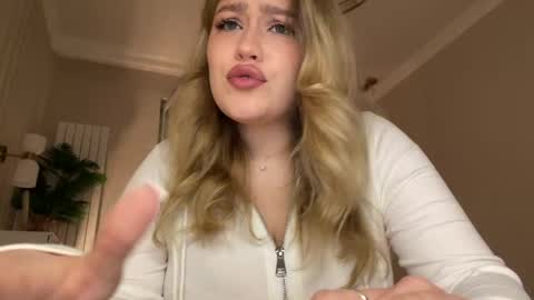 Stephanie online show from April 1, 8:17 pm