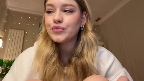 Stephanie online show from February 9, 9:39 pm