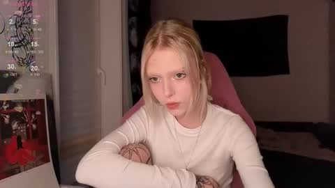 Elizabeth online show from October 6, 3:19 pm