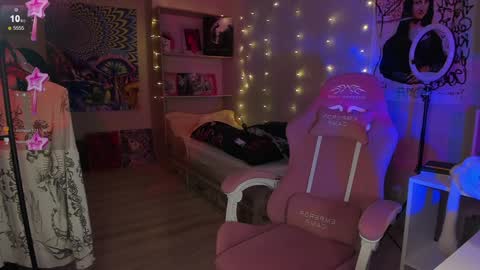 Elizabeth online show from January 9, 6:26 pm