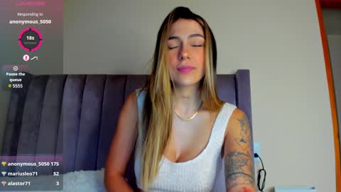 Snapshot of eliza_sanz chatting on December 18, 10:35 pm My name is ElizaPVT is open online show from December 18, 10:35 pm