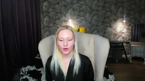 elizabeth_adamss online show from May 3, 5:24 am