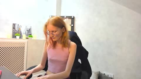 Snapshot of elizabeth_harpper chatting on February 10, 2:05 pm Elizabeth online show from February 10, 2:05 pm