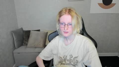 Snapshot of elizabeth_harpper chatting on September 27, 2:31 am Elizabeth online show from September 27, 2:31 am