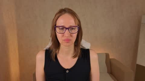 Elizabeth online show from April 10, 1:33 am