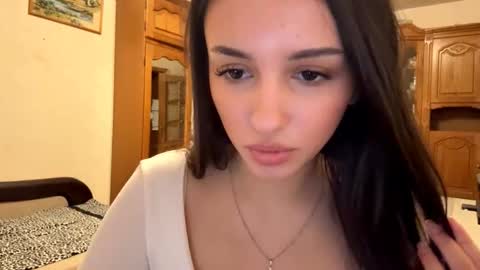 Mia online show from November 6, 12:52 pm