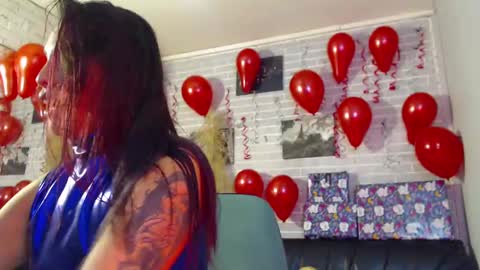   online show from March 4, 7:43 pm