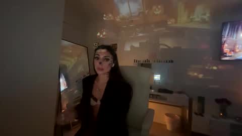 ella_ella_ella_ay online show from October 31, 4:13 am