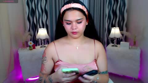 HI ITS ME ELLA online show from September 25, 12:12 pm