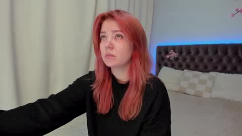 Snapshot of ella_mayers chatting on October 5, 12:46 pm Ella Mayers online show from October 5, 12:46 pm
