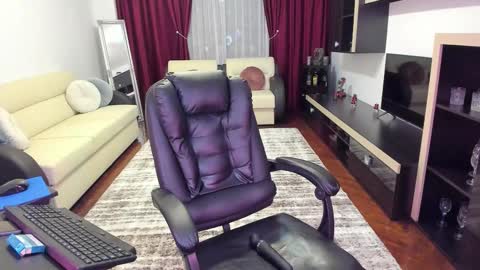 Ella online show from March 11, 7:28 pm