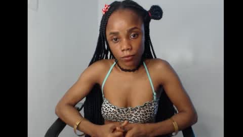 ella online show from November 12, 7:00 am