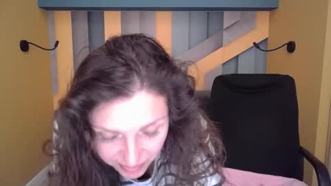 EllaLongs online show from April 4, 11:39 am