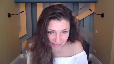 EllaLongs online show from November 19, 1:10 pm