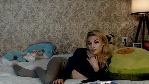 ellamilla online show from December 15, 11:28 am