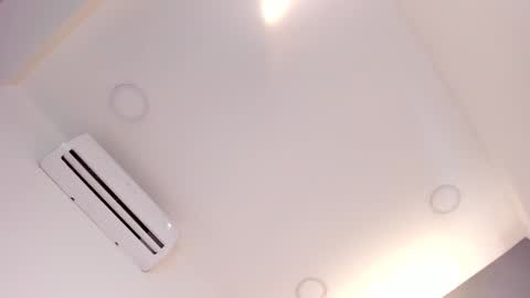 Ella online show from October 17, 1:04 pm