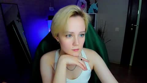 Ellie online show from December 2, 9:29 am