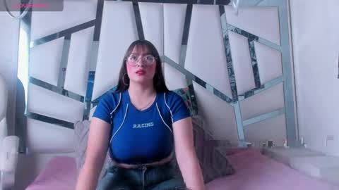 ellie_hh online show from April 7, 2:30 pm