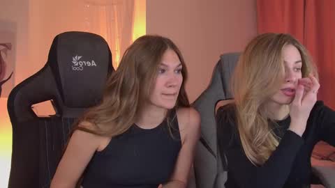 elliecutes online show from May 15, 5:49 am