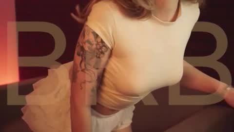 elliecutes online show from October 31, 11:21 am