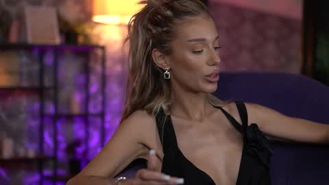 Ellie online show from September 14, 7:32 am