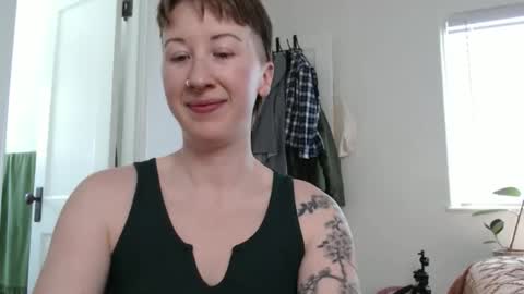 Ellie Rowyn online show from April 3, 9:55 pm