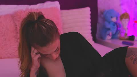 EllinaNuria online show from April 15, 4:27 am